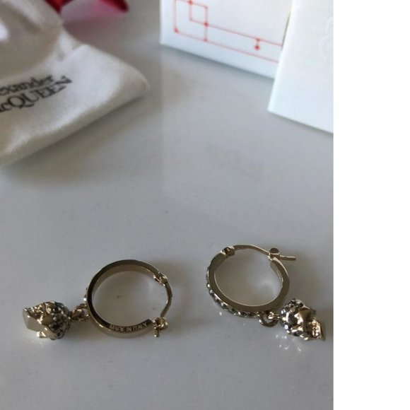 NIB AMQ ALEXANDER MCQUEEN Mini Skull Hoop Earrings - Picture 11 of 16